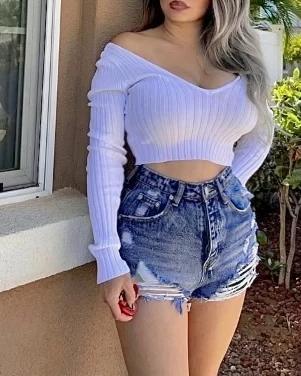 Kelli V-Neck Top - SKYE KIYOMI BEAUTY, LLC#tops#bottoms#ootd#affordablefashion#affordablestyle#boutiqueshopping#sets#shortsets#pantsets#outerwear