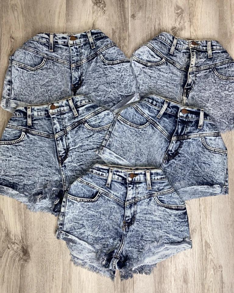 Avery Acid Wash Shorts - SKYE KIYOMI BEAUTY, LLC#tops#bottoms#ootd#affordablefashion#affordablestyle#boutiqueshopping#sets#shortsets#pantsets#outerwear